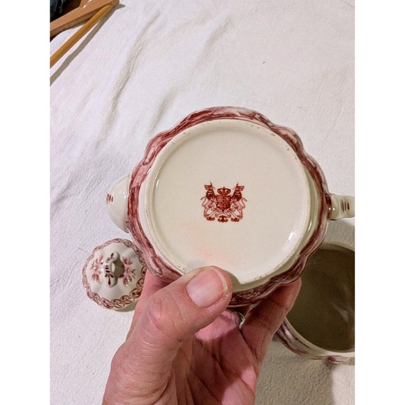 Vintage Red Transferware Tea For One Set Heraldic Crest Lions Cottagecore Teapot - Picture 6 of 9